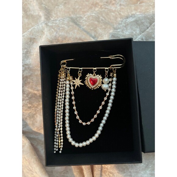 Bloomingdale’s clip - Picture 2 of 3